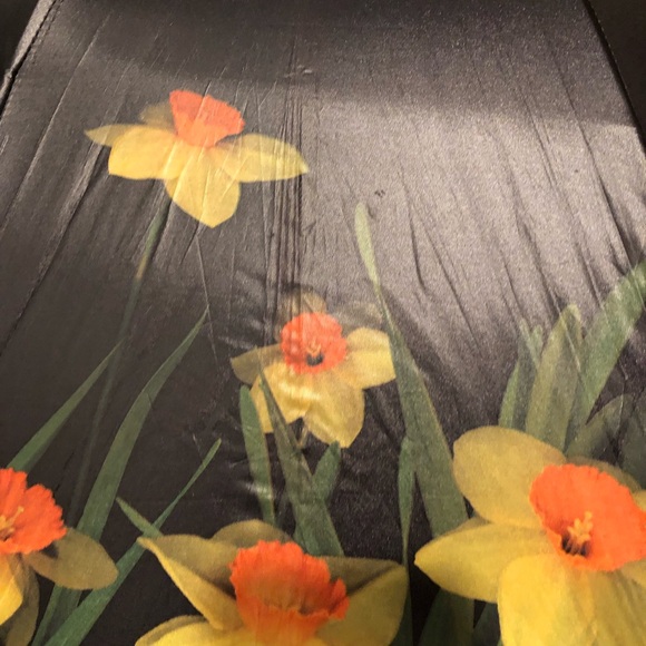 Vintage Daffodil Print Umbrella- 790 $35 or $30 w/offer - Picture 12 of 14